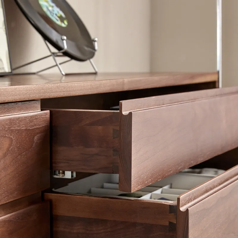 Chest of drawers